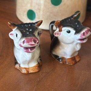 Vintage cow salt and pepper shakers